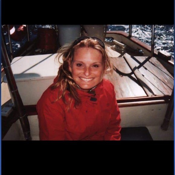 Meet your Posher, Ellen - Picture 2 of 7